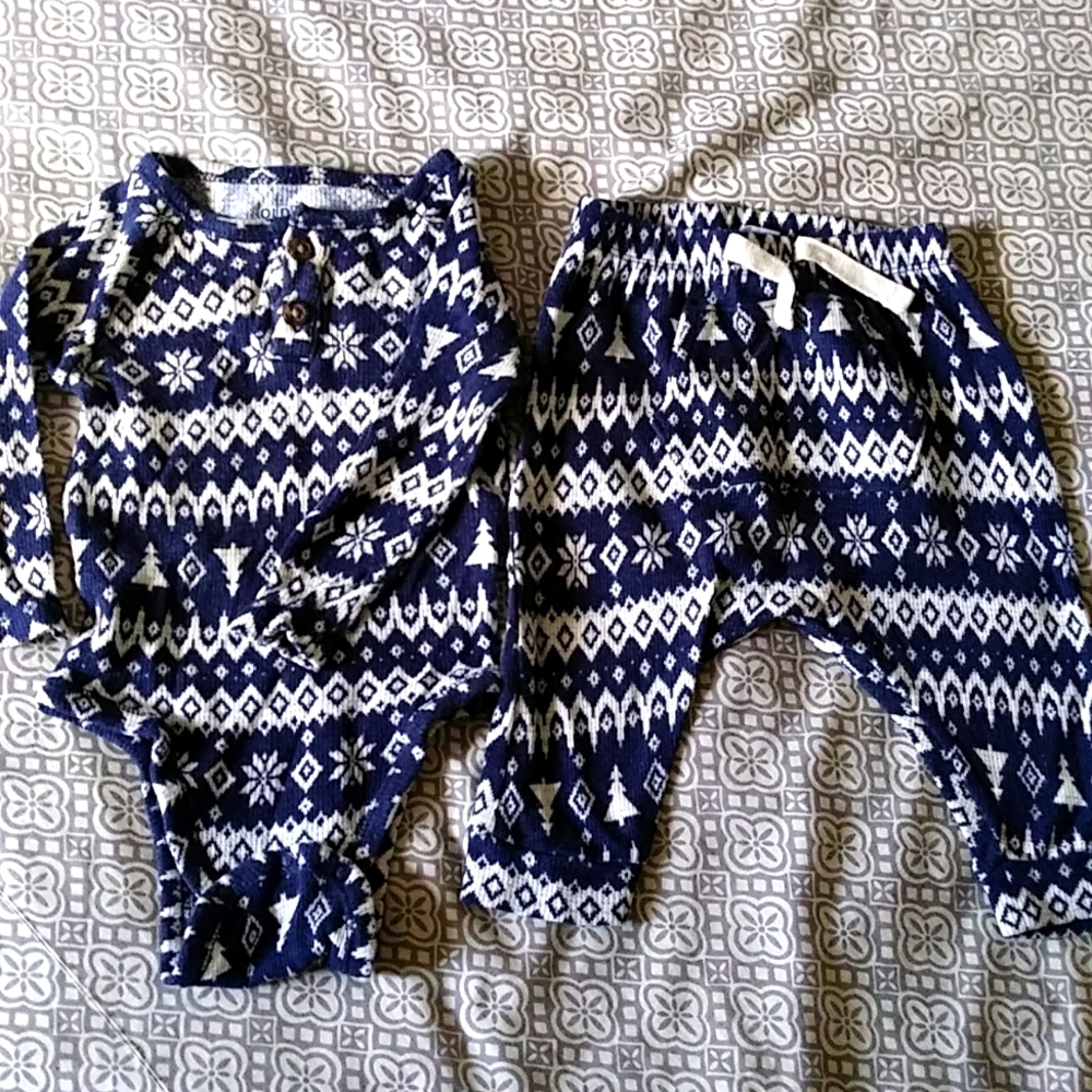 Old Navy baby boys holidays pajama set size 3-6M